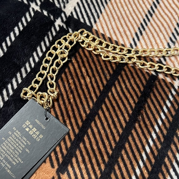 Mini black quilted gold chain purse! - Picture 3 of 6